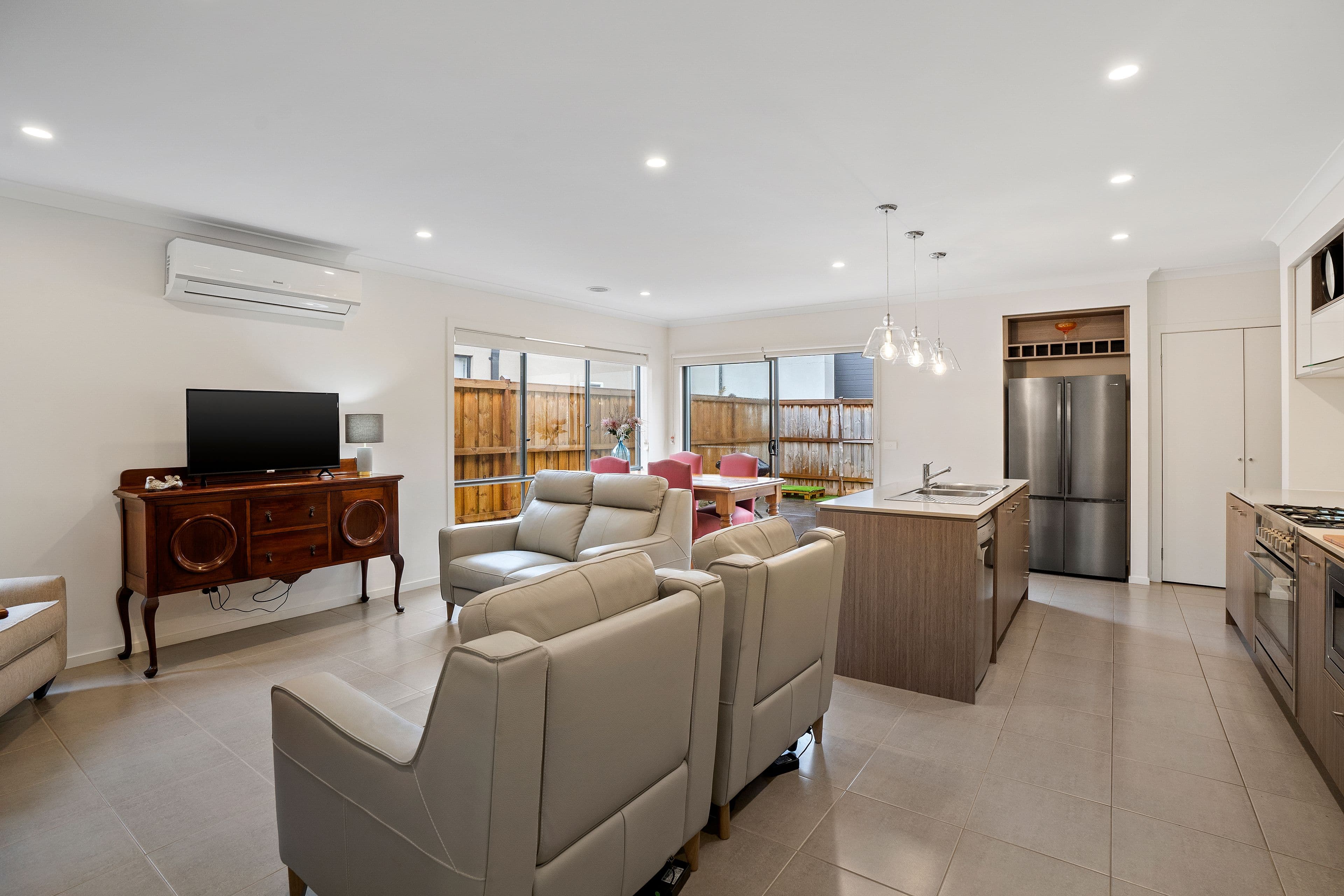 13 Landsdowne, Clyde North VIC 3978, Clyde North - Thumbnail 2