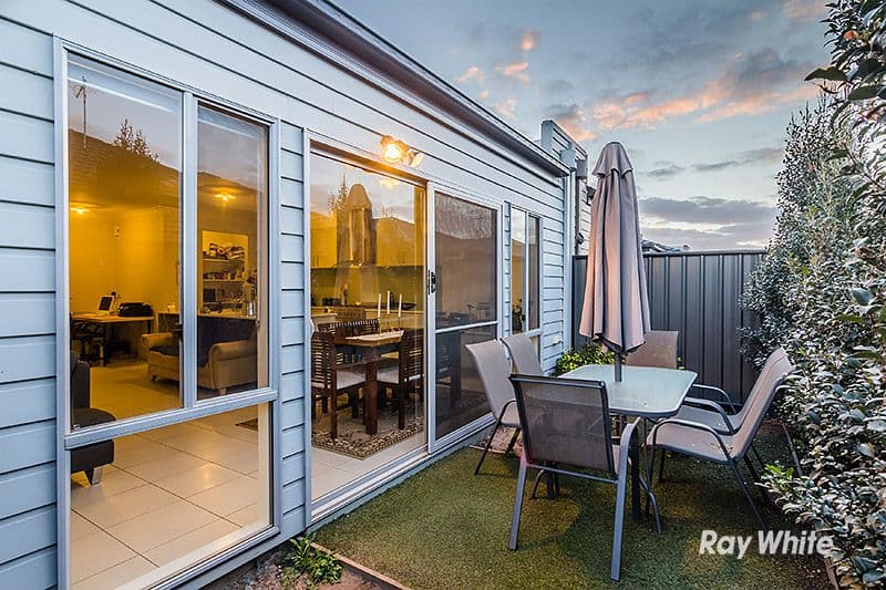 10 Jutland Close, Clyde North VIC 3978, Clyde North - Thumbnail 2