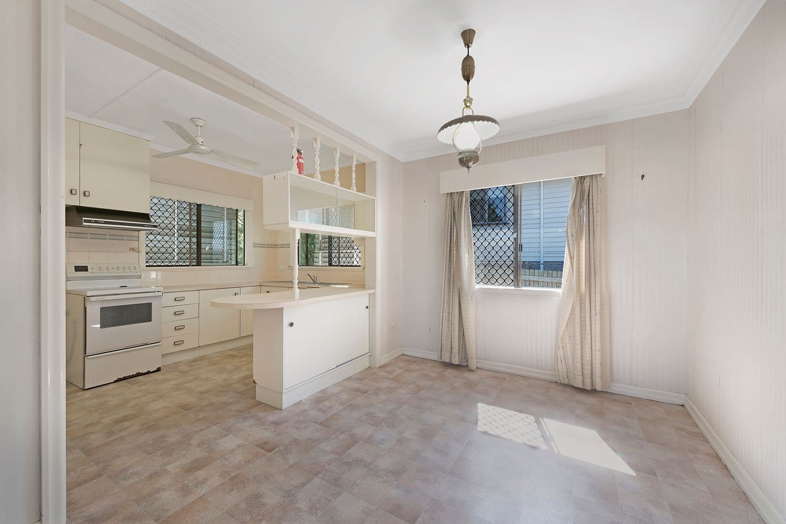 5 Lacon Street, Holland Park West QLD 4121, Holland Park West - Thumbnail 2