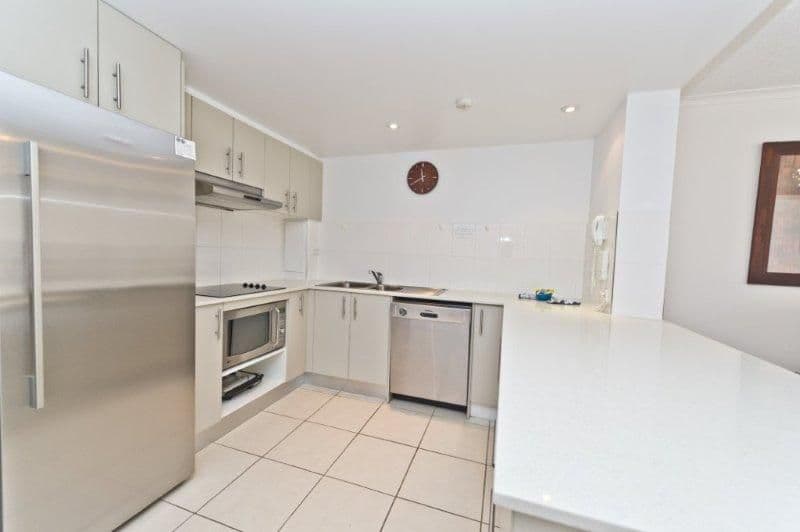  37 Albatross Avenue, MERMAID BEACH QLD 4218, Mermaid Beach - Thumbnail 5