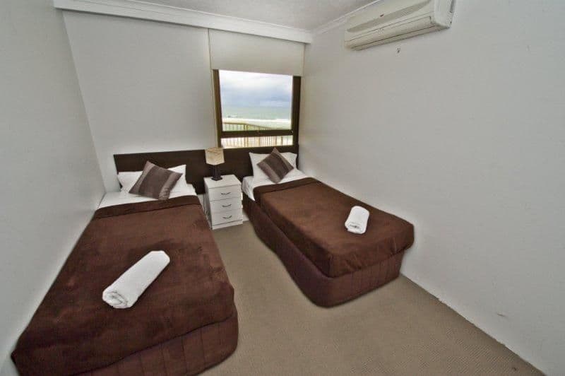  37 Albatross Avenue, MERMAID BEACH QLD 4218, Mermaid Beach - Thumbnail 7