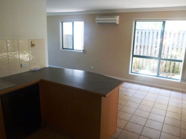 43 Seville Circuit, BURLEIGH WATERS QLD 4220, Burleigh Waters - Thumbnail 5