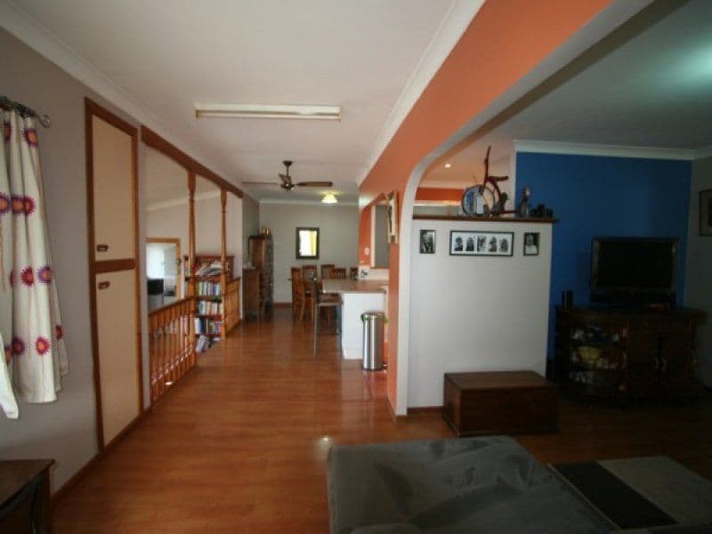 131 Logan Street, TENTERFIELD NSW 2372, Tenterfield - Thumbnail 2