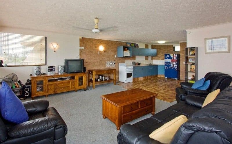 401 'Broadbeach Travel Inn', 40 Surf Parade, BROADBEACH QLD 4218, Broadbeach - Thumbnail 2
