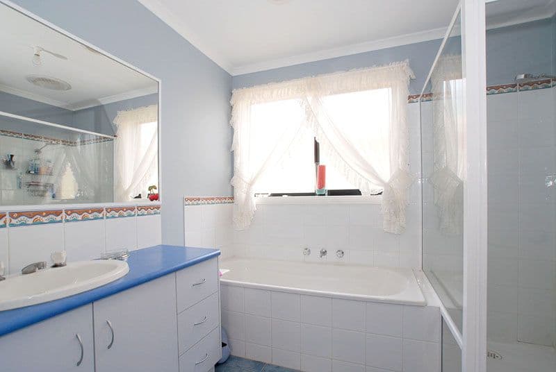 28 Finchley Park Crescent, TARNEIT VIC 3029, Tarneit - Thumbnail 3