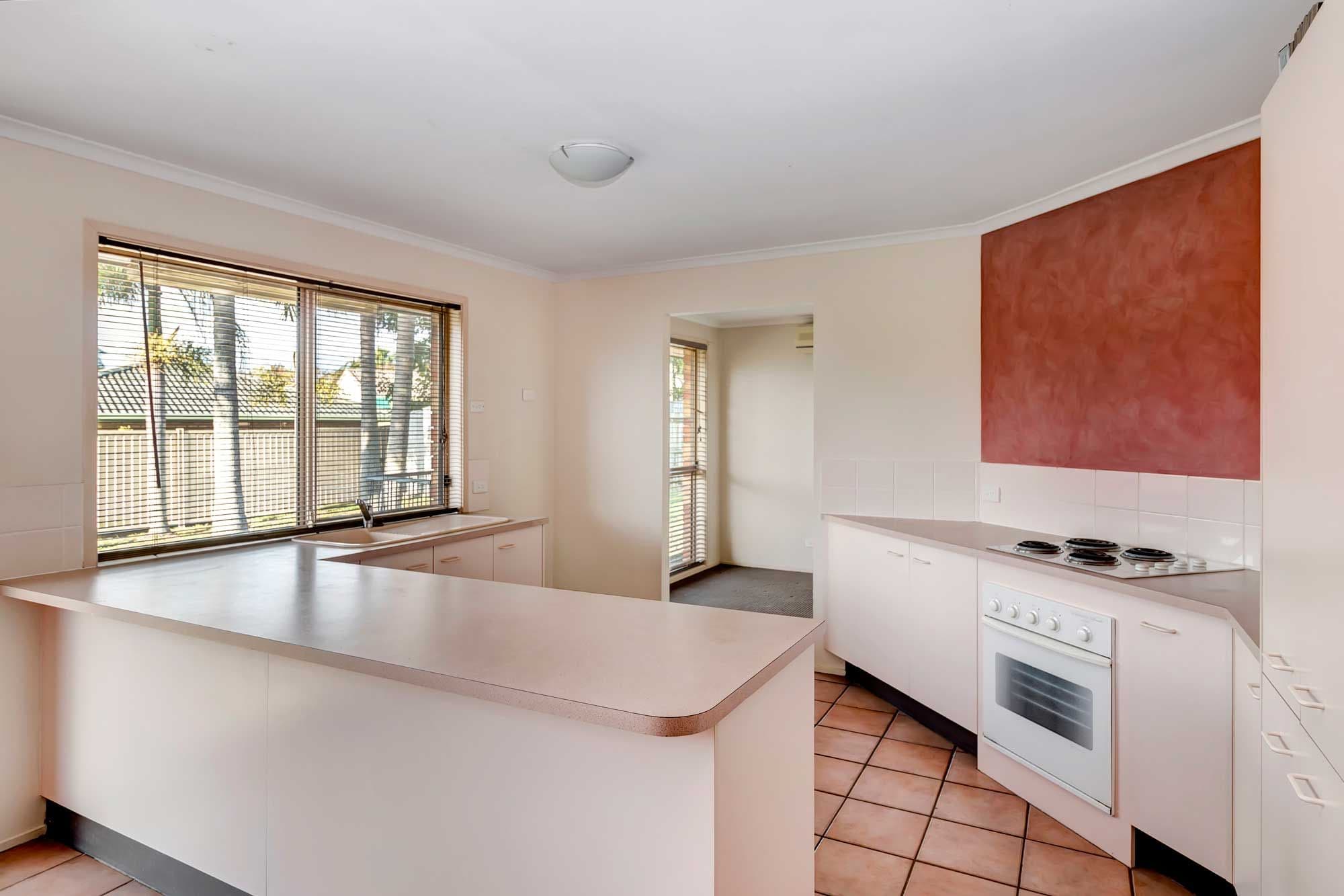 10 Mooloolah Court, Hillcrest QLD 4118, Hillcrest - Thumbnail 3
