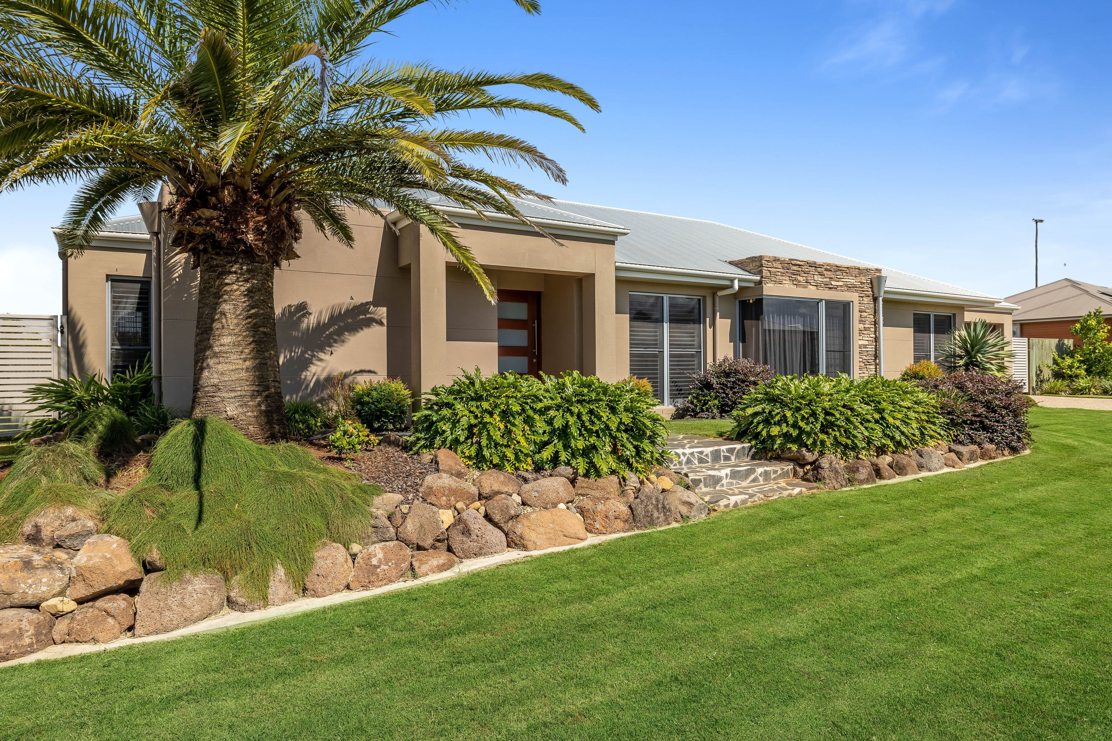 8 Yarrow Close, Middle Ridge QLD 4350, Middle Ridge - Image 1