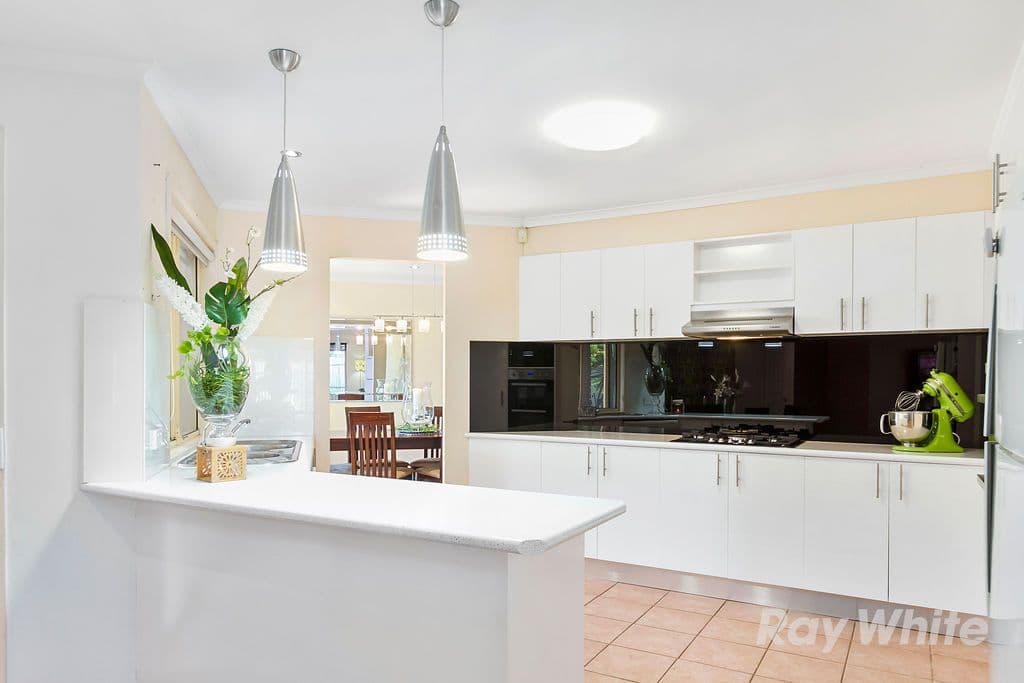 4 Overton Close, Rowville VIC 3178, Rowville - Thumbnail 2