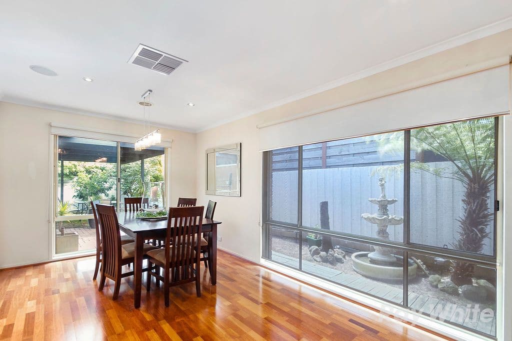 4 Overton Close, Rowville VIC 3178, Rowville - Thumbnail 3