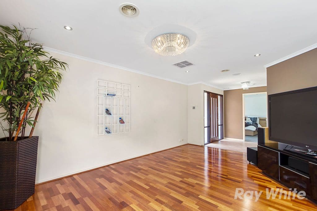 4 Overton Close, Rowville VIC 3178, Rowville - Thumbnail 5