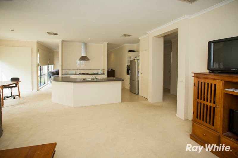 14 Barwon Drive, PAKENHAM VIC 3810, Pakenham - Thumbnail 3