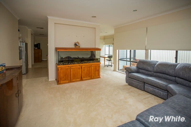 14 Barwon Drive, PAKENHAM VIC 3810, Pakenham - Thumbnail 4