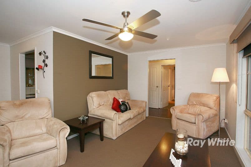 6 Jacinta Drive, CRANBOURNE VIC 3977, Cranbourne West - Thumbnail 2