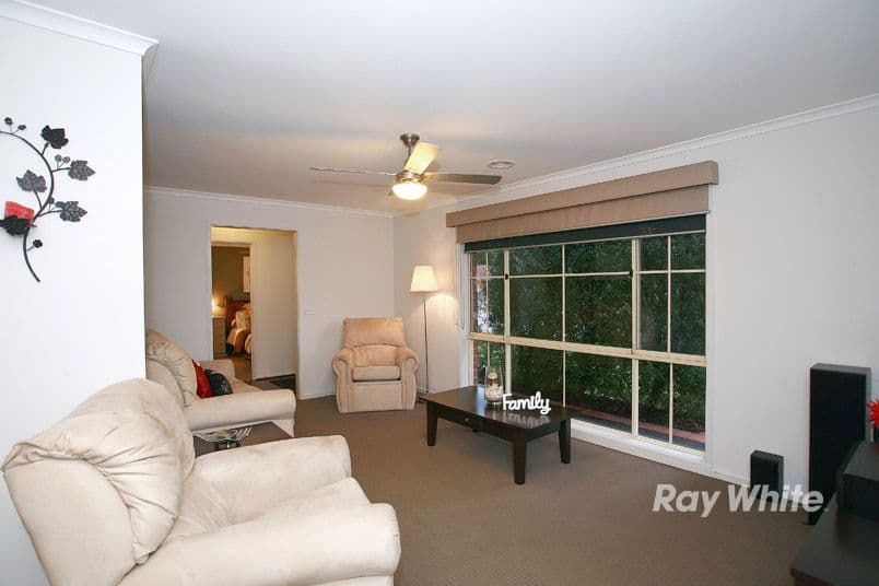 6 Jacinta Drive, CRANBOURNE VIC 3977, Cranbourne West - Thumbnail 3