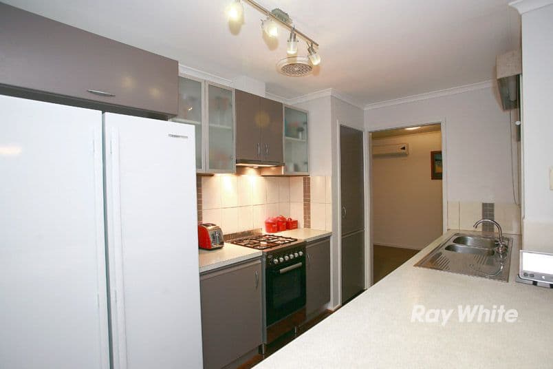 6 Jacinta Drive, CRANBOURNE VIC 3977, Cranbourne West - Thumbnail 7