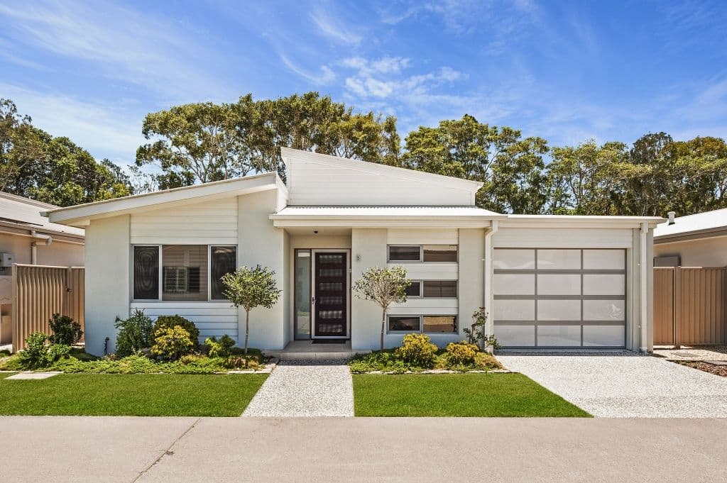 2 Barneys Point Road, Banora Point - Image 1