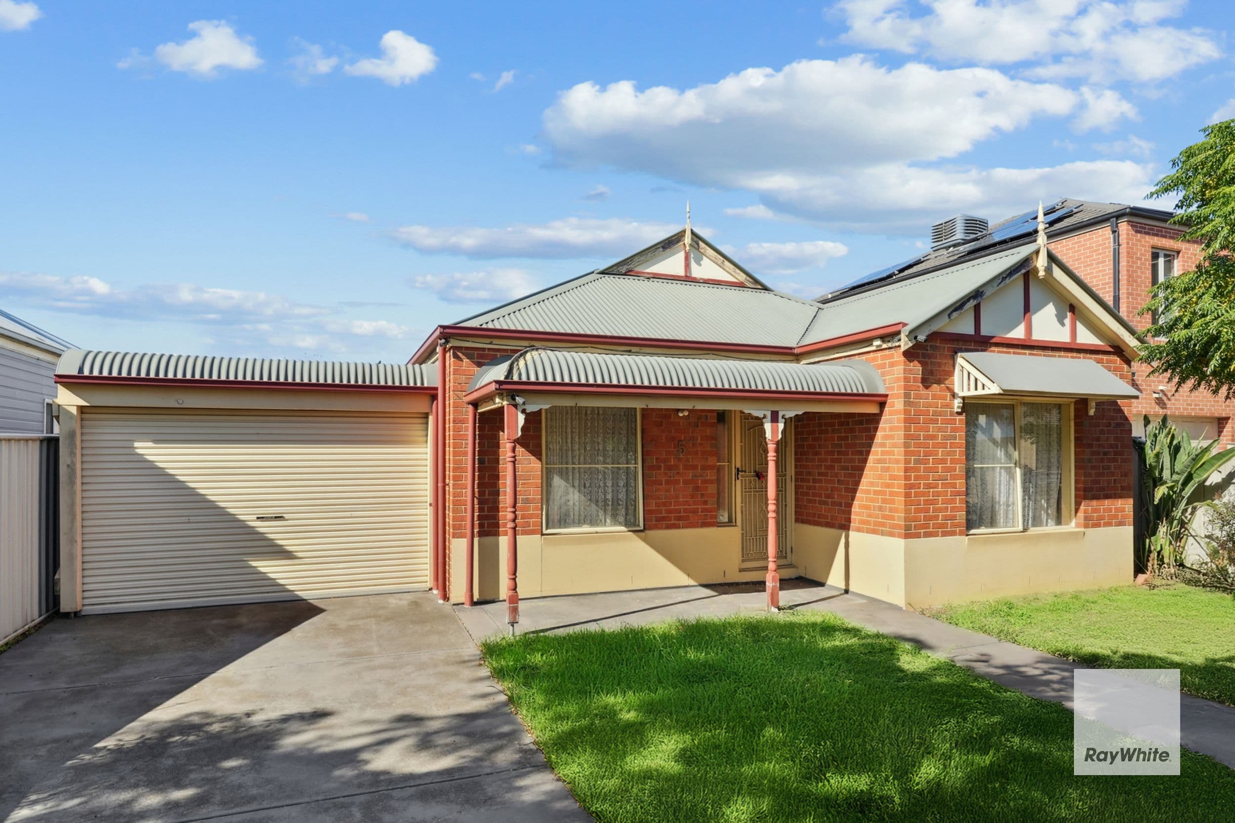 5 Betchworth Close, Caroline Springs VIC 3023, Caroline Springs - Image 1