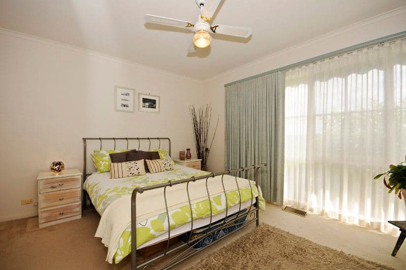 8 COMMERFORD Place, CHIRNSIDE PARK VIC 3116, Chirnside Park - Thumbnail 6