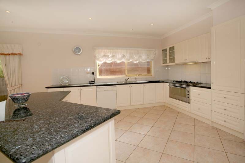8 Epworth Court, GLEN WAVERLEY VIC 3150, Glen Waverley - Thumbnail 3