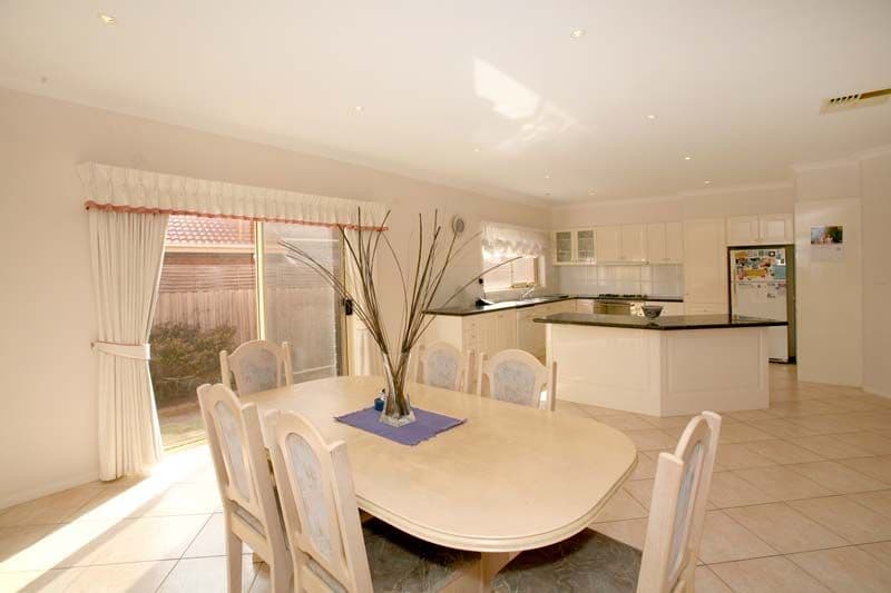 8 Epworth Court, GLEN WAVERLEY VIC 3150, Glen Waverley - Thumbnail 4