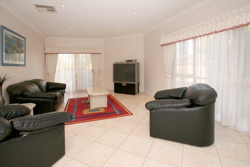 8 Epworth Court, GLEN WAVERLEY VIC 3150, Glen Waverley - Thumbnail 5
