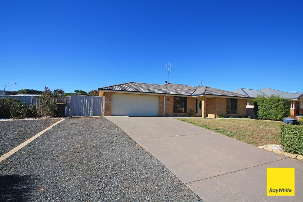 13 Mccusker Drive, Bungendore - Image 1
