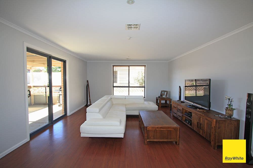 13 Mccusker Drive, Bungendore - Thumbnail 2