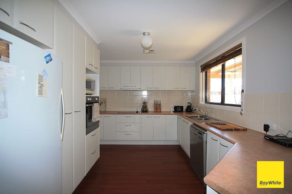 13 Mccusker Drive, Bungendore - Thumbnail 7