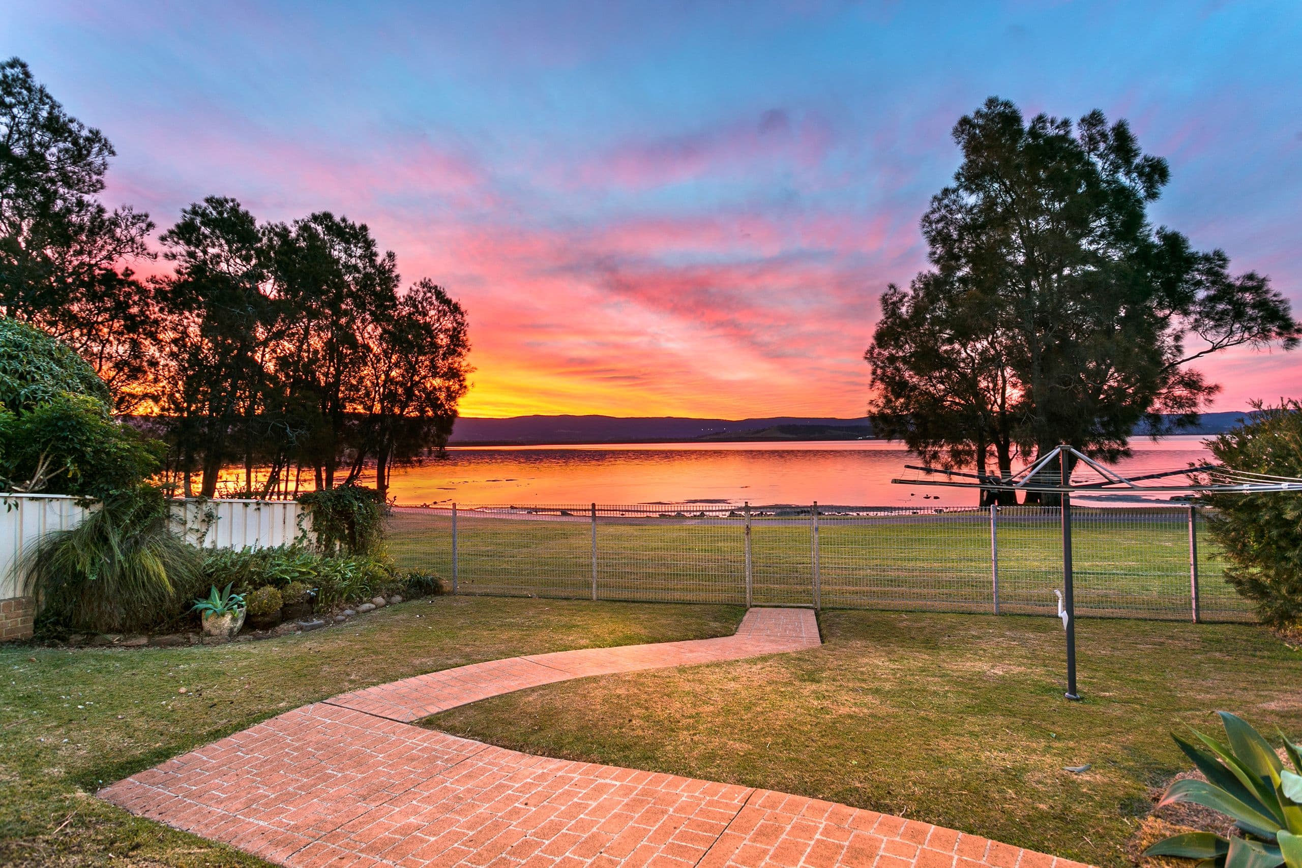 33 The Esplanade, Oak Flats - Image 1
