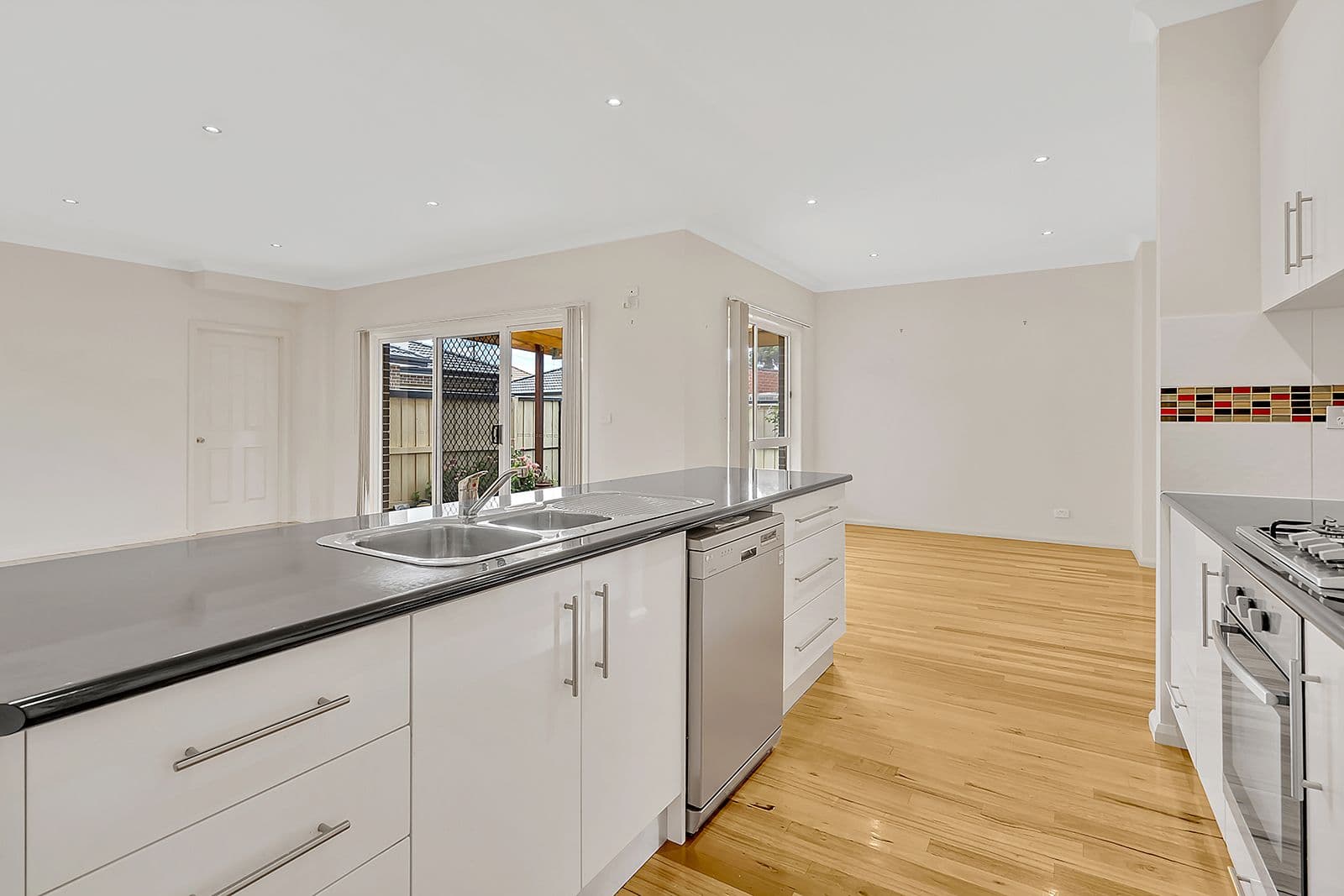 13 Northleigh Avenue, Craigieburn VIC 3064, Craigieburn - Thumbnail 3