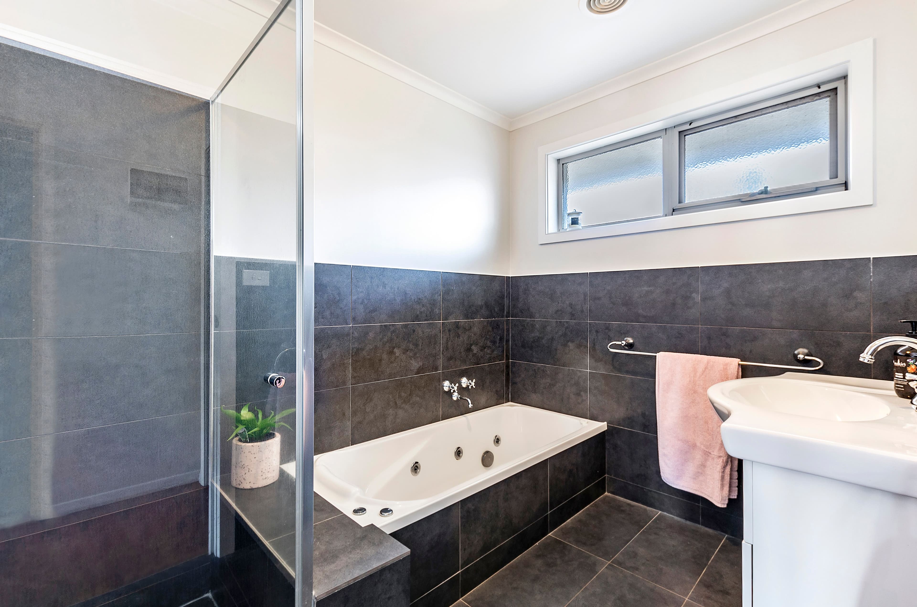 18 Carmell Drive, Warrnambool VIC 3280, Warrnambool - Thumbnail 8