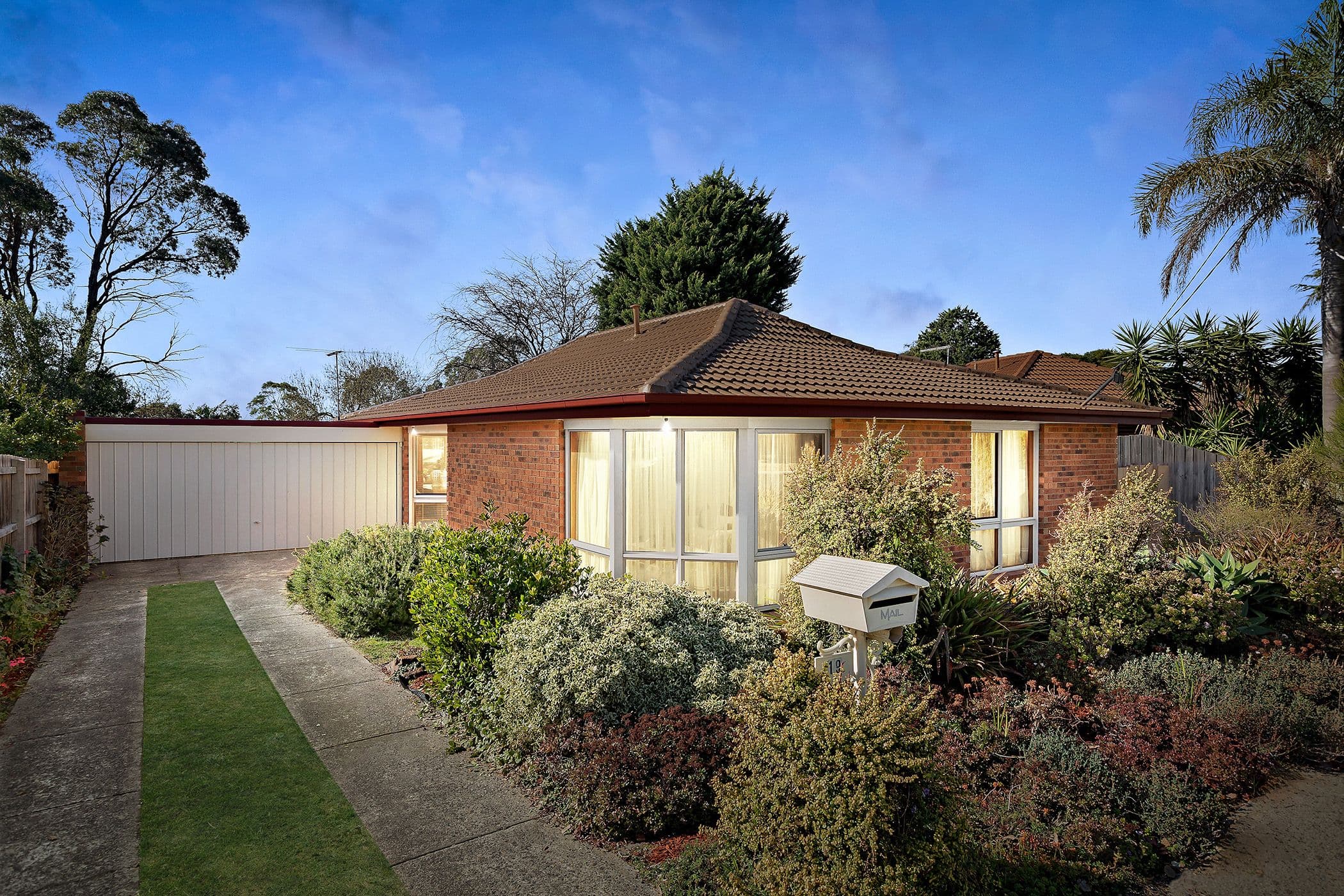 19 Luscombe Avenue, Carrum Downs VIC 3201, Carrum Downs - Image 1