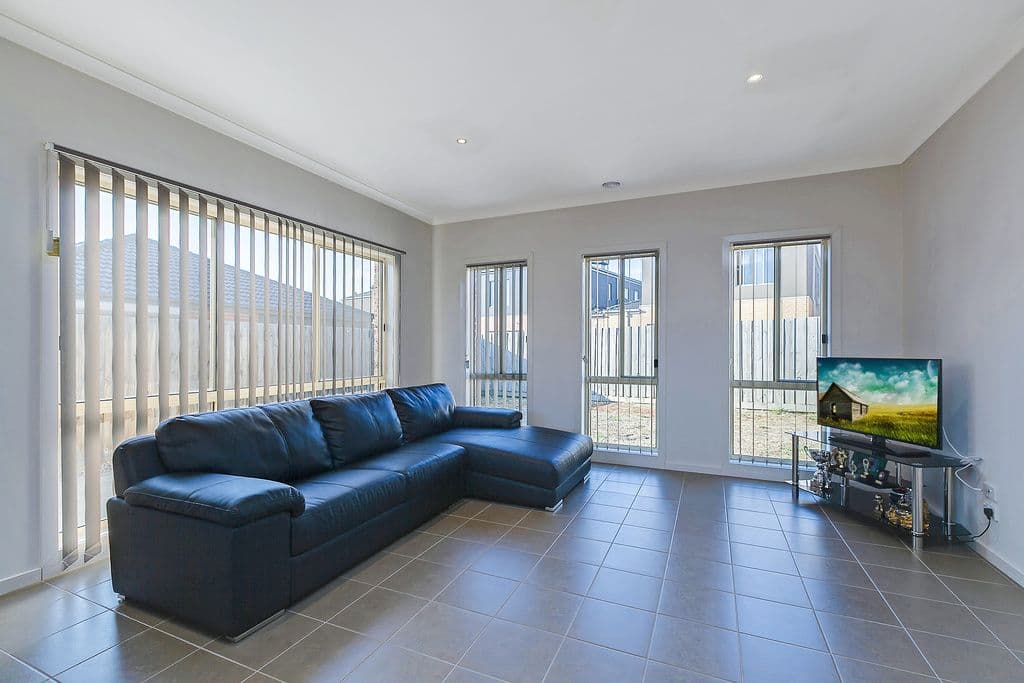 4 Dolphin Drive, South Morang VIC 3752, South Morang - Thumbnail 3