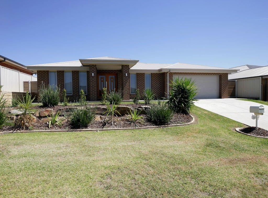 10 Tahara Crescent, Estella - Image 1