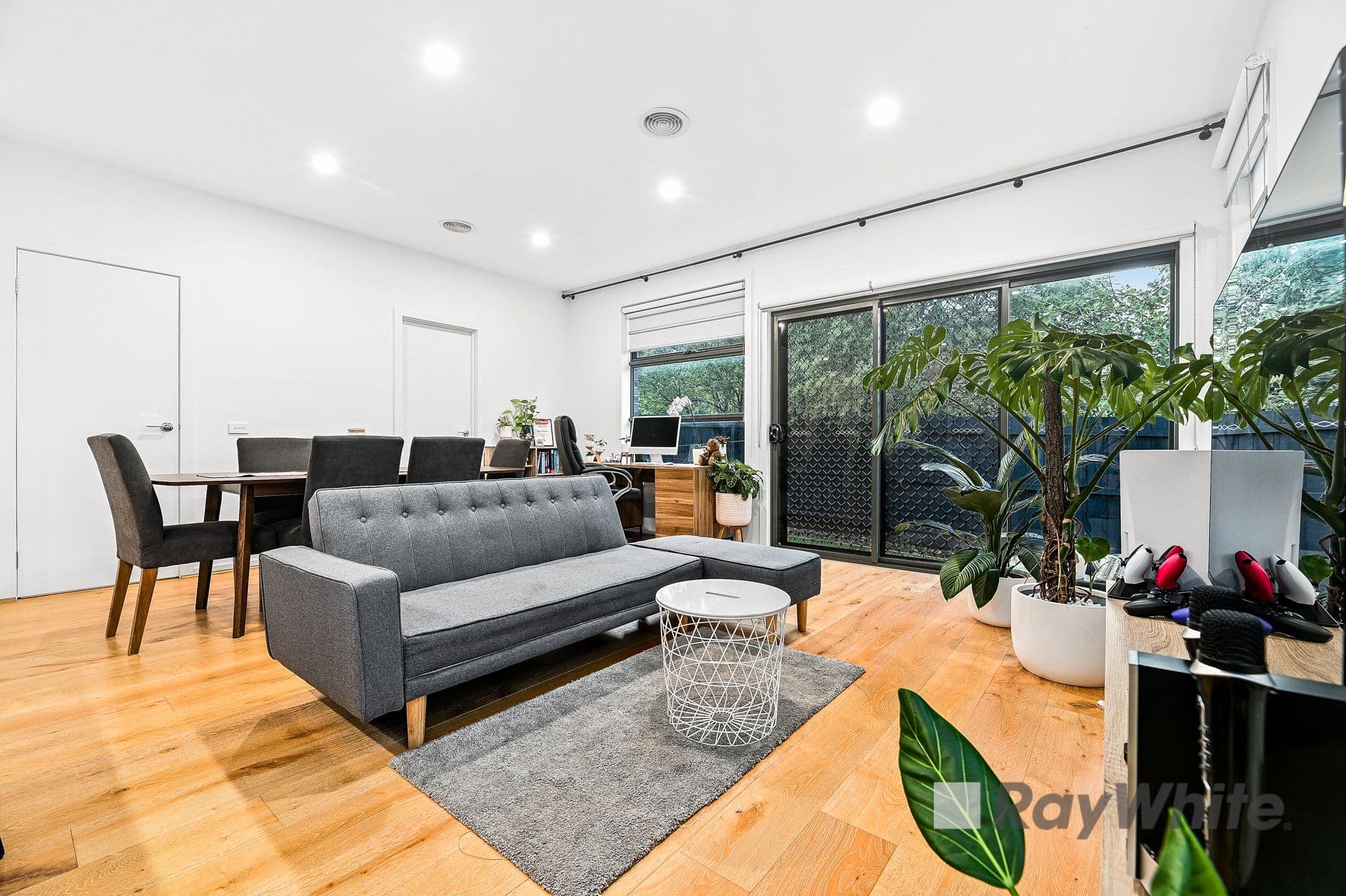 11 Burrows Avenue, Dandenong VIC 3175, Dandenong - Thumbnail 2