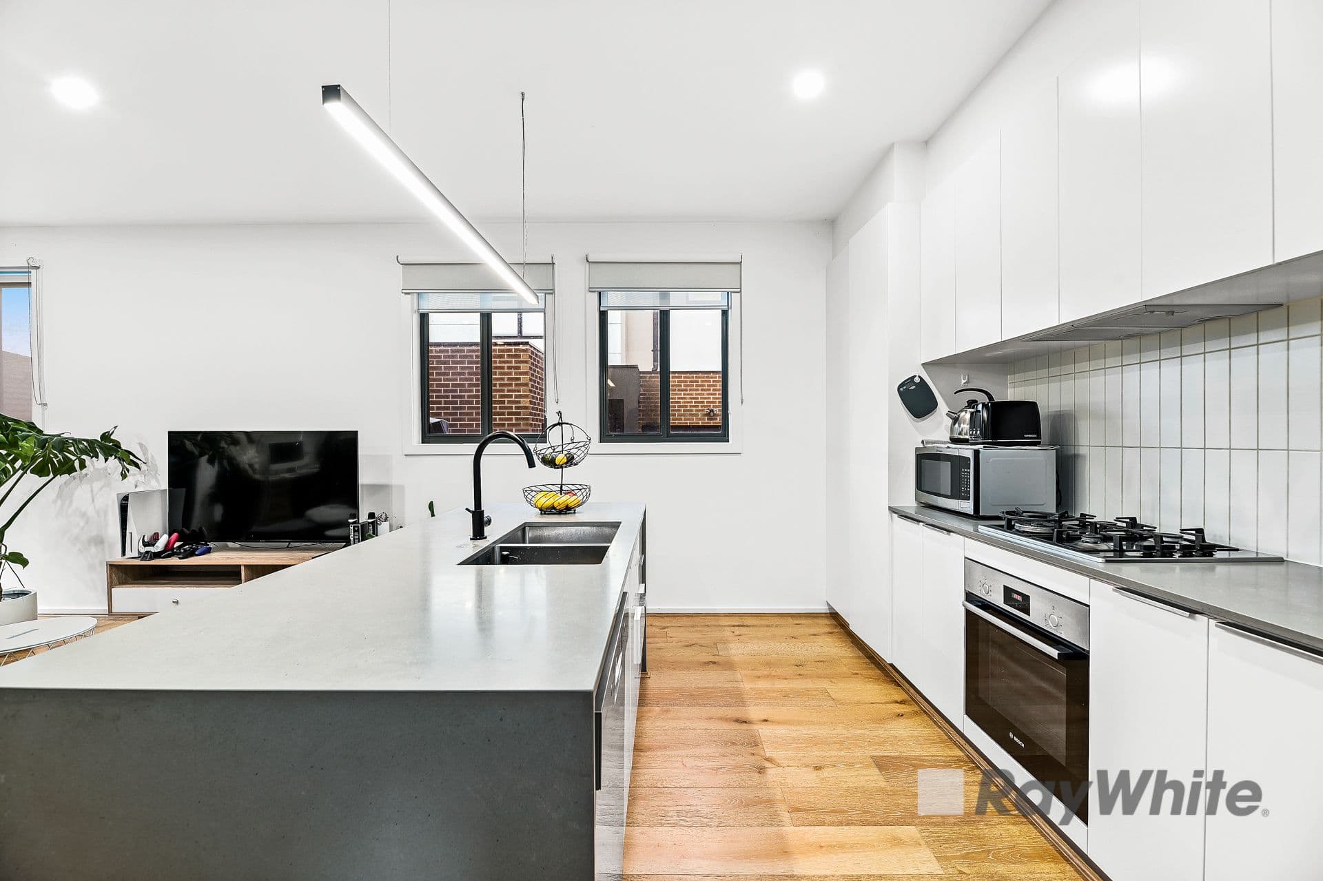 11 Burrows Avenue, Dandenong VIC 3175, Dandenong - Thumbnail 5
