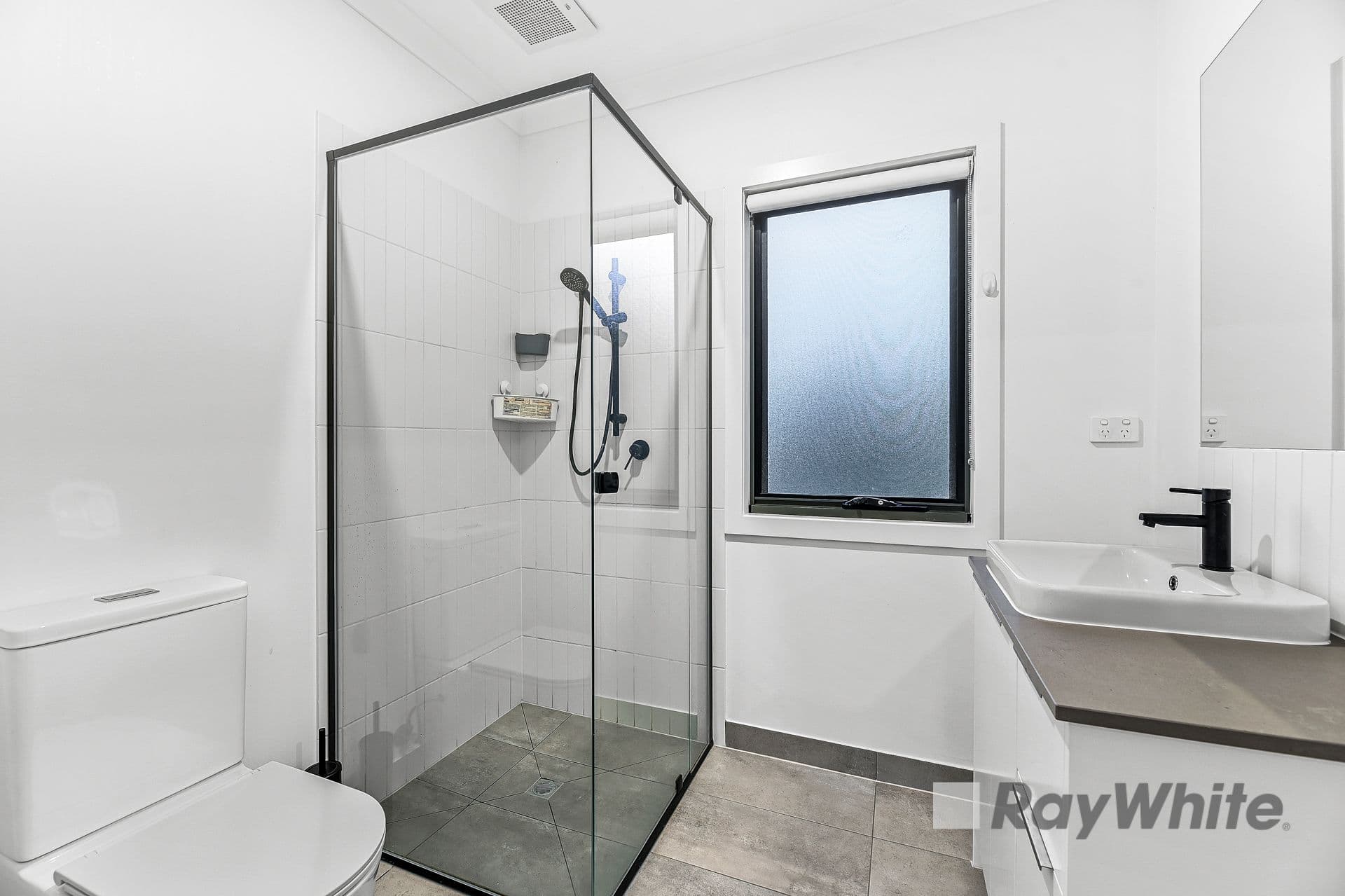11 Burrows Avenue, Dandenong VIC 3175, Dandenong - Thumbnail 8