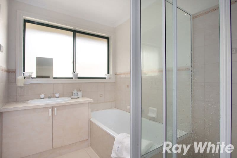 7 Dobson Court, Pakenham VIC 3810, Pakenham - Thumbnail 4