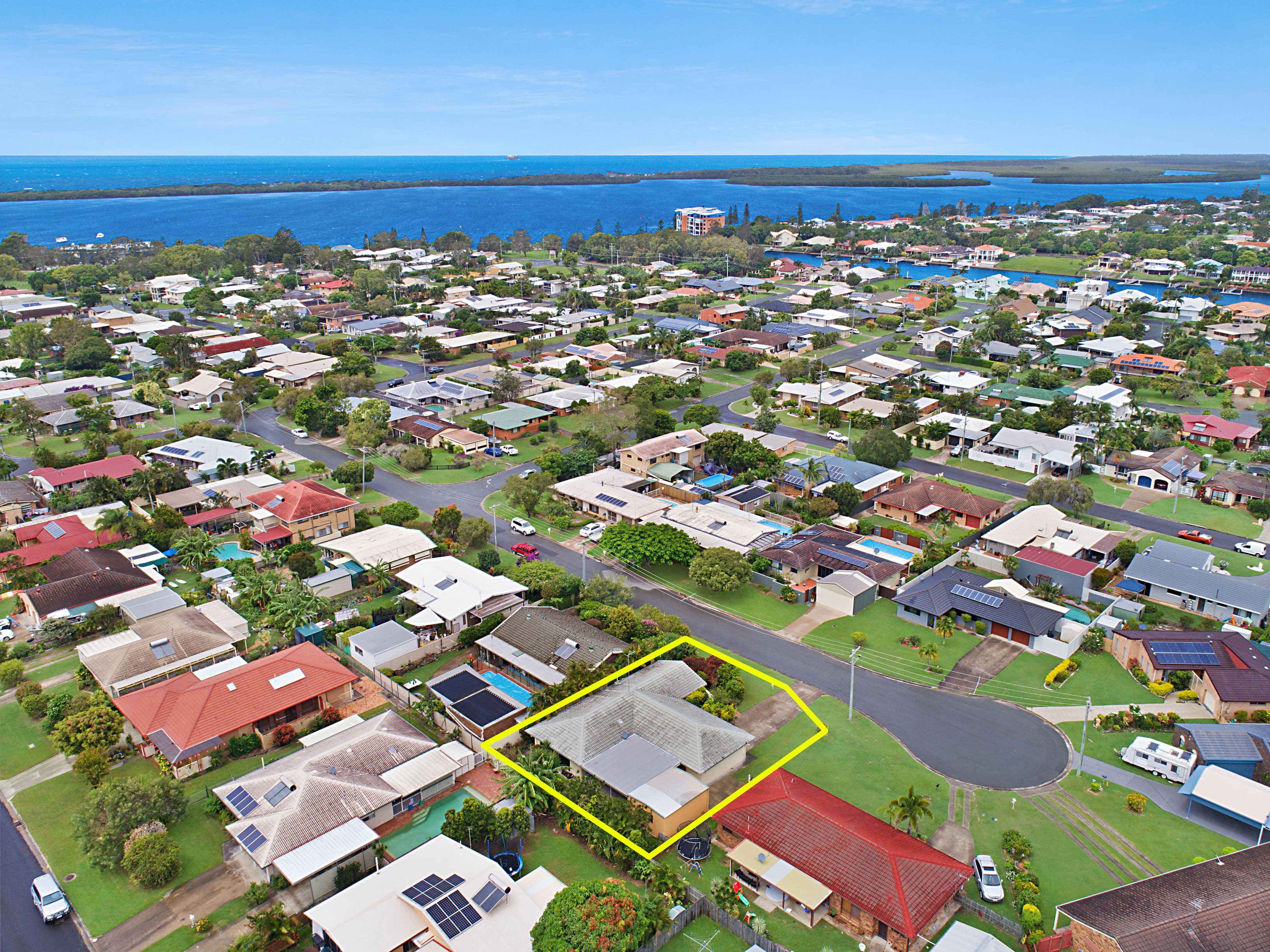 11 Cunningham Court, Golden Beach QLD 4551, Golden Beach - Thumbnail 2