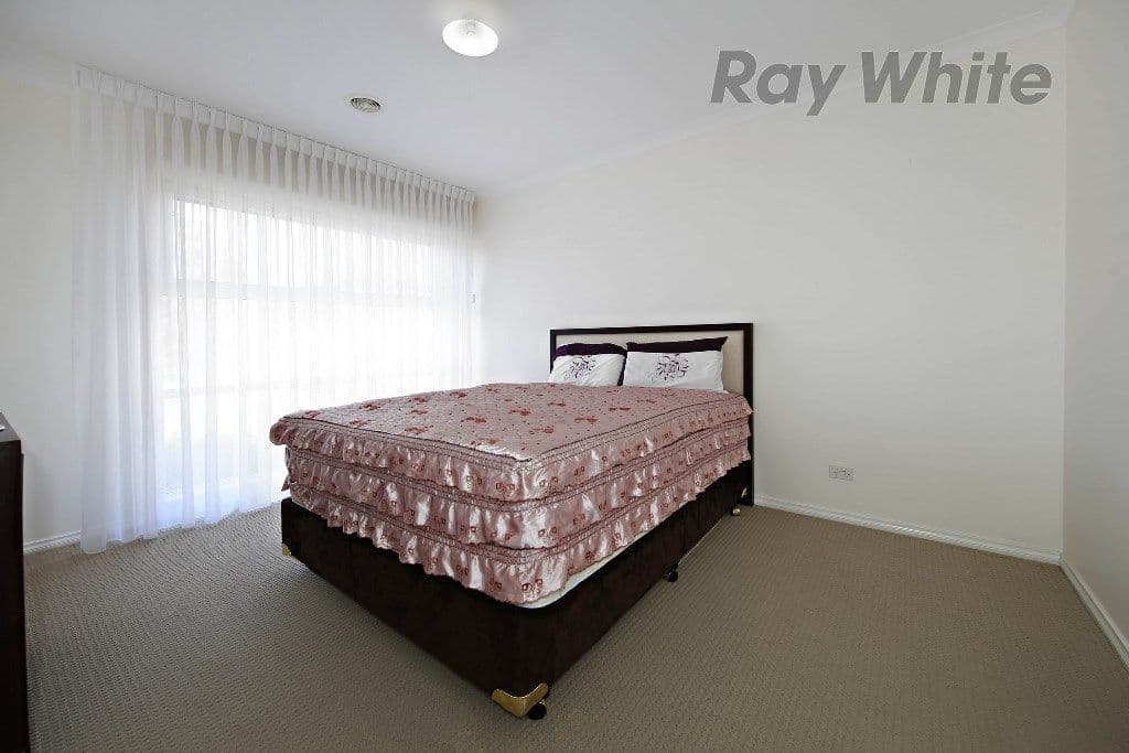 24 Banbury Street, Williams Landing VIC 3027, Williams Landing - Thumbnail 2