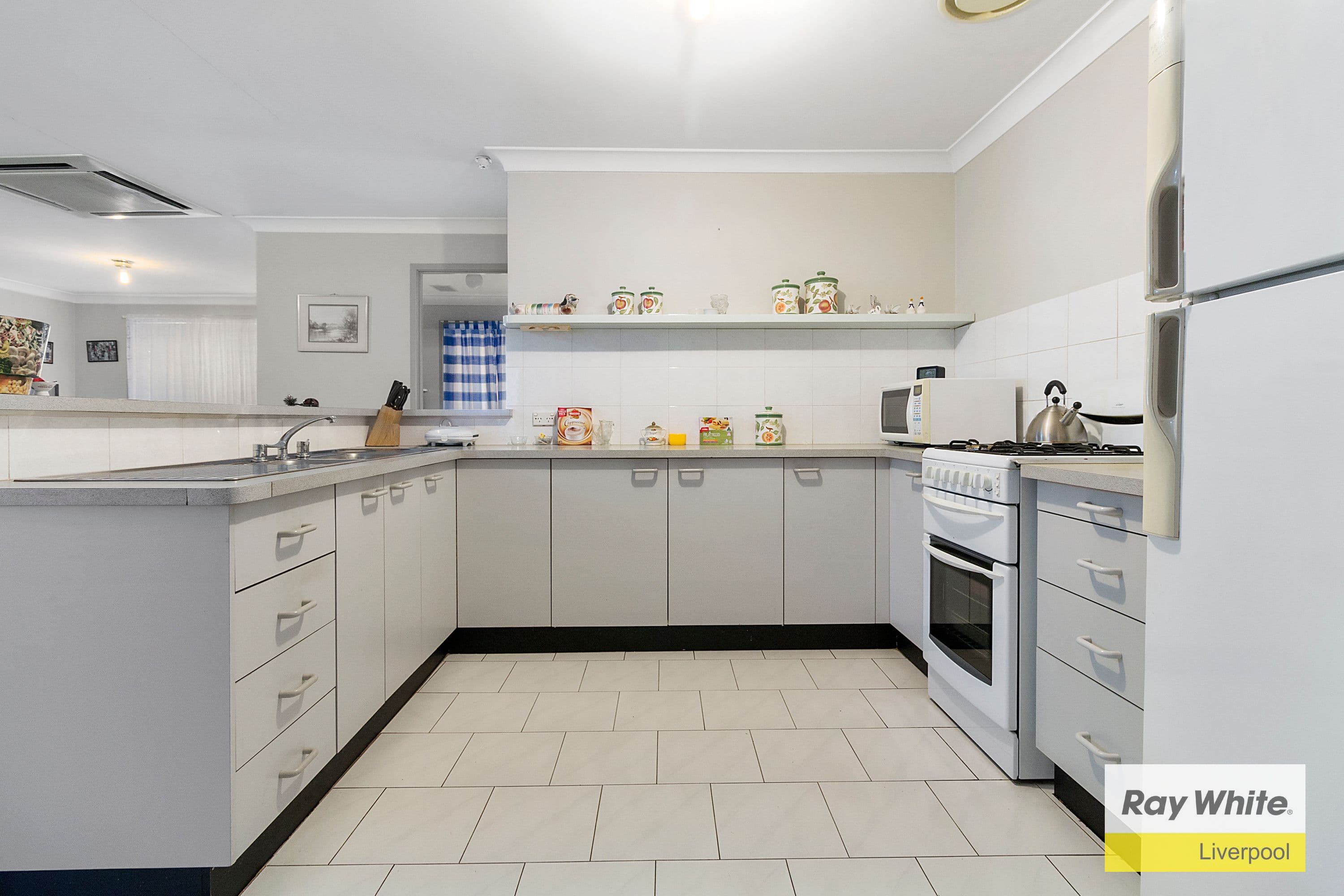 8 Strawberry Road, Casula - Thumbnail 5