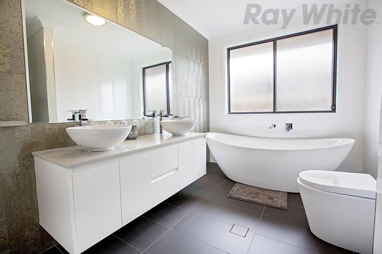 6 Treacy Avenue, Middleton Grange NSW 2171, Middleton Grange - Thumbnail 4