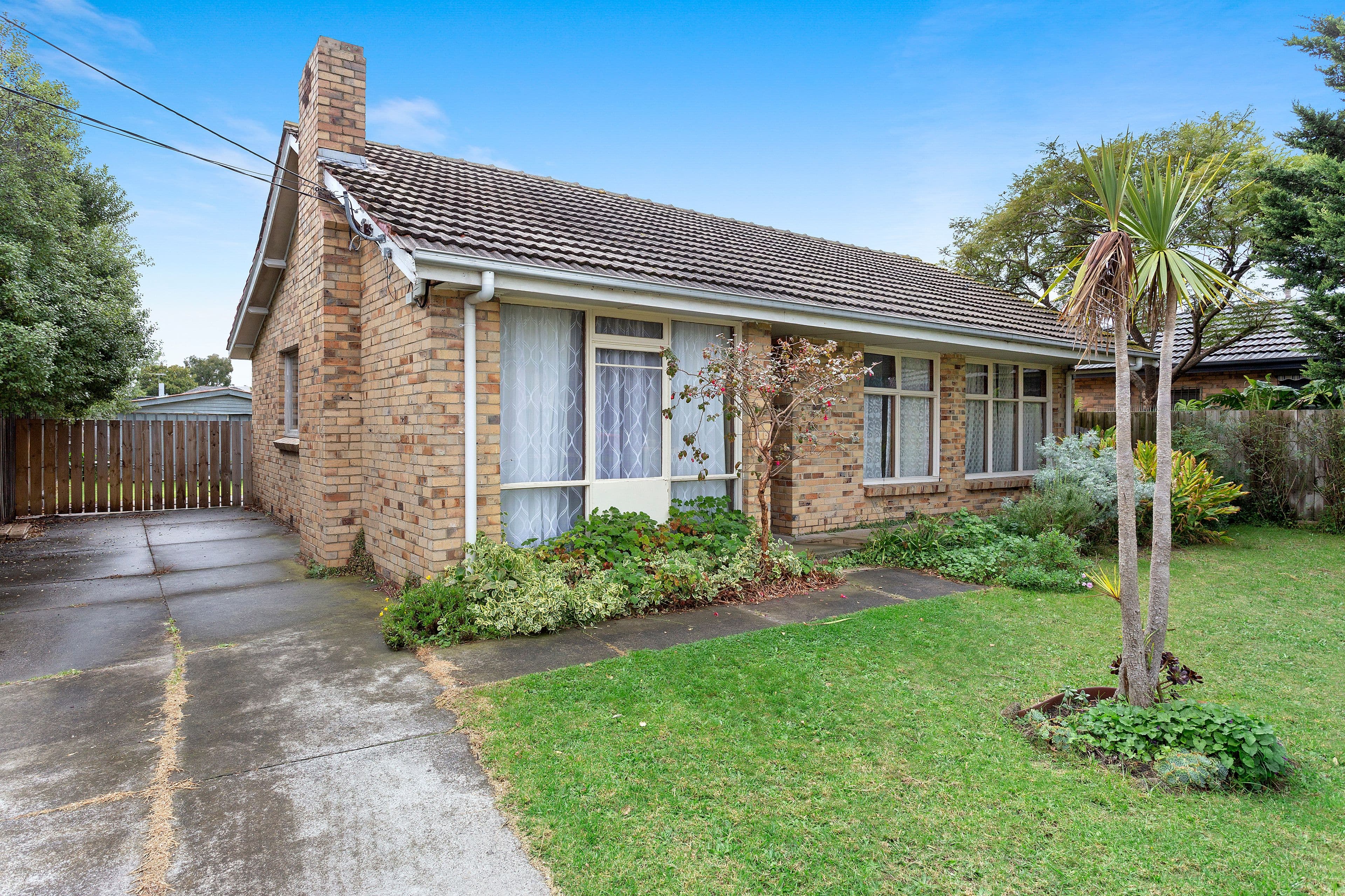 6 Lawborough Avenue, Parkdale VIC 3195, Parkdale - Thumbnail 2
