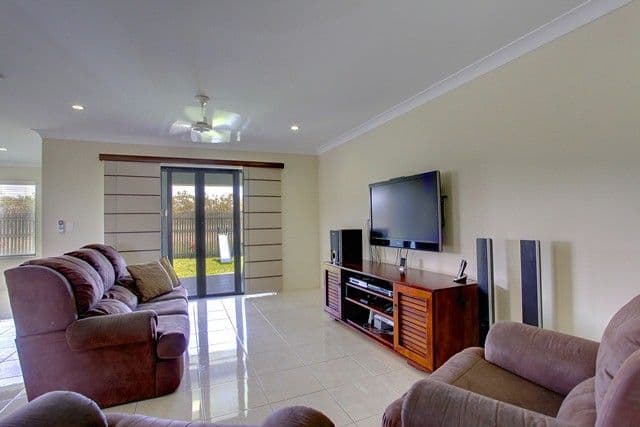 14 Dundabella Drive, DEERAGUN QLD 4818, Deeragun - Thumbnail 2