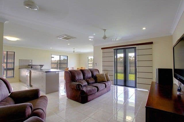 14 Dundabella Drive, DEERAGUN QLD 4818, Deeragun - Thumbnail 5