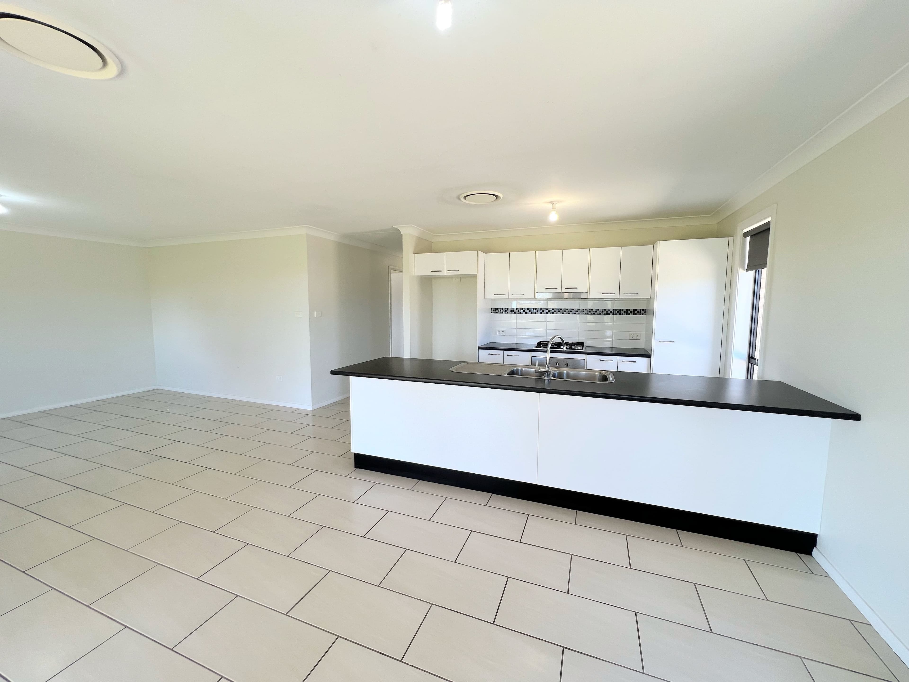 10 Bob Acheson Avenue, Forbes NSW 2871, Forbes - Thumbnail 2