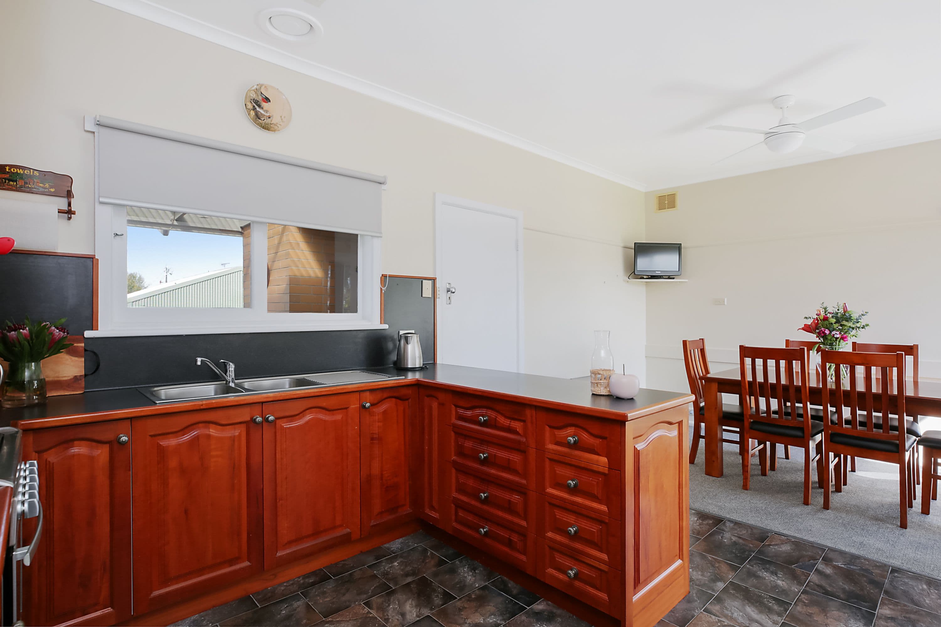 9 Parrott Street, Cobden VIC 3266, Cobden - Thumbnail 5