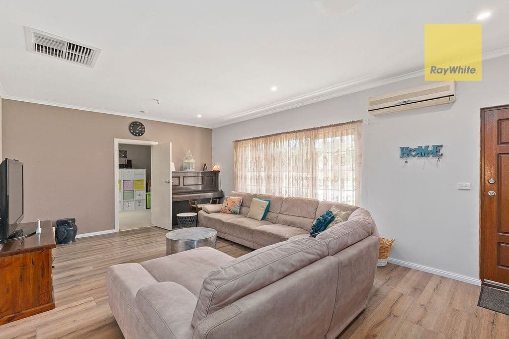 32 Conington Crescent, Morphett Vale SA 5162, Morphett Vale - Thumbnail 2