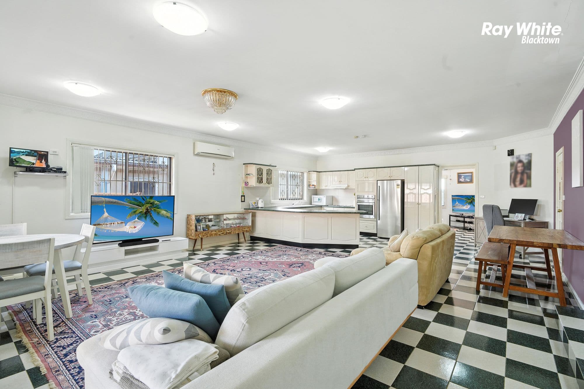 826 The Hosley Drive, Smithfield NSW 2164, Smithfield - Thumbnail 2