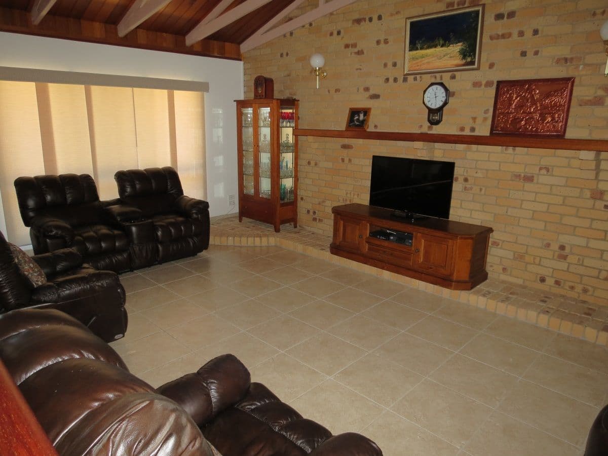 37 Slack Drive, Emerald QLD 4720, Emerald - Thumbnail 4